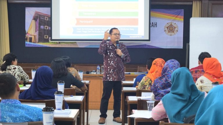 PELATIHAN PENGELOLAAN KEUANGAN DAERAH - Magister Administrasi Publik